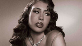 カリ・ウチス、最新アルバムのデラックス版『Sincerely: P.S.』リリース！マライア・ザ・サイエンティストとのコラボ曲も収録！