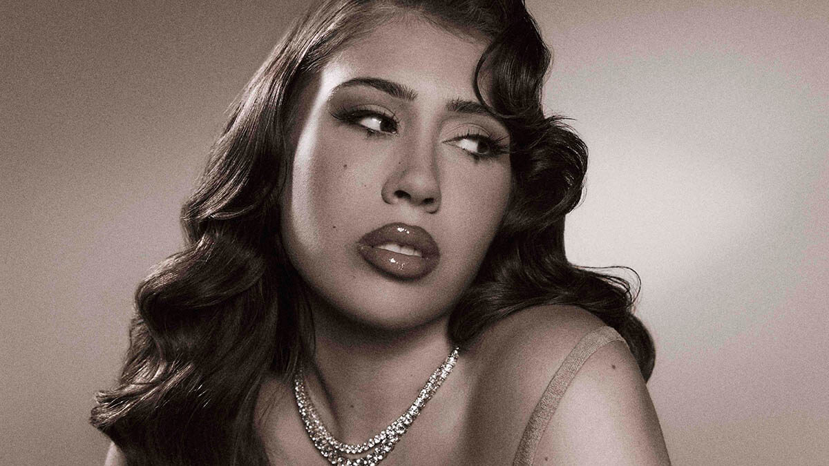 カリ・ウチス、最新アルバムのデラックス版『Sincerely: P.S.』リリース！マライア・ザ・サイエンティストとのコラボ曲も収録！