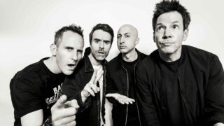 シンプル・プラン、ベスト・アルバム的サウンドトラック作品『ザ・キッズ・イン・ザ・クラウド』が10/24全世界同時発売!