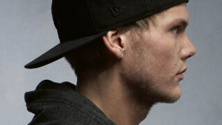 アヴィーチーのアルバム『Stories』発売10周年を記念してミニドキュメンタリーが字幕付きで公開