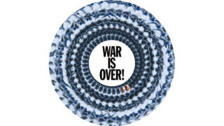 ジョン・レノン&ヨーコ・オノ/トーマス・ニューマン『ハッピー・クリスマス(戦争は終った)』のゾートロープ・ピクチャー・ディスク盤が12/5(金)発売決定