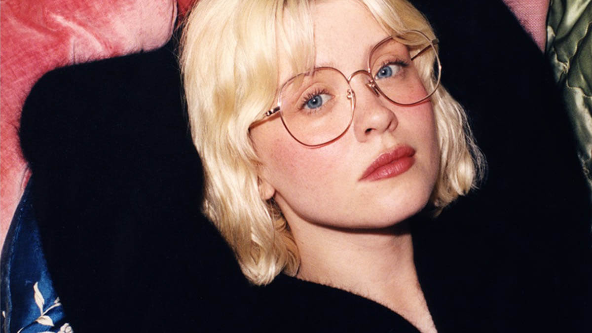 メイジー・ピーターズ、マーカス・マムフォードとタッグを組んだ新曲「Say My Name In Your Sleep」をリリース！