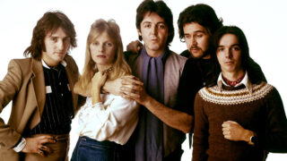 ポール・マッカートニー、『ウイングス』発売を記念して1978年のベスト盤CM用の映像再編集版を公開