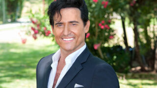 2021年に急逝した元イル・ディーヴォのカルロス・マリン、最初と最後のソロ作をセットにした『ポートレイト+カリート』12月に日本限定発売決定