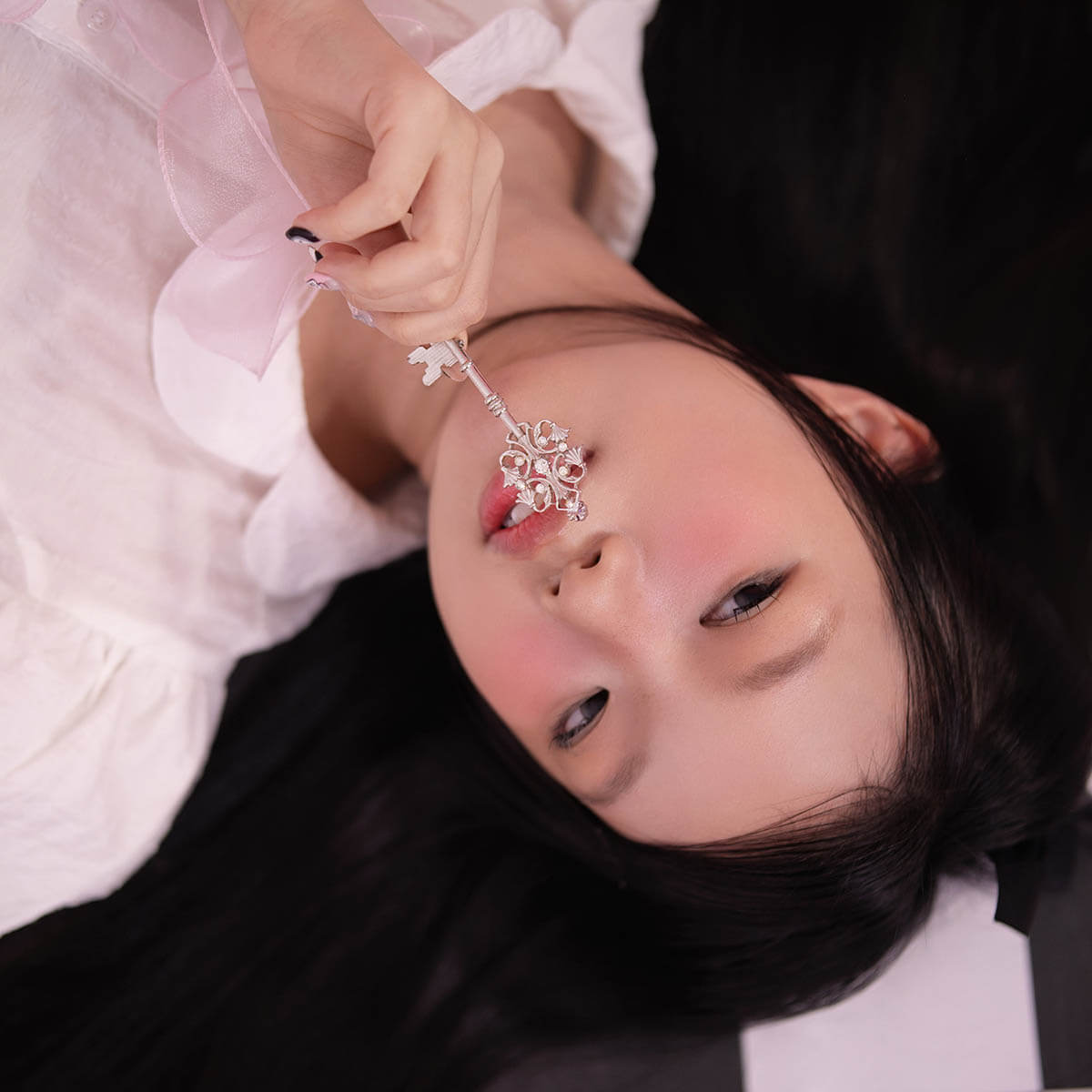 Regina Song『the gates』