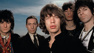 ザ・ローリング・ストーンズ『ブラック・アンド・ブルー』2025拡張版から「愚か者の涙」ライヴ映像が公開中！東京・原宿RS No.9限定の購入特典、売り場拡大も決定