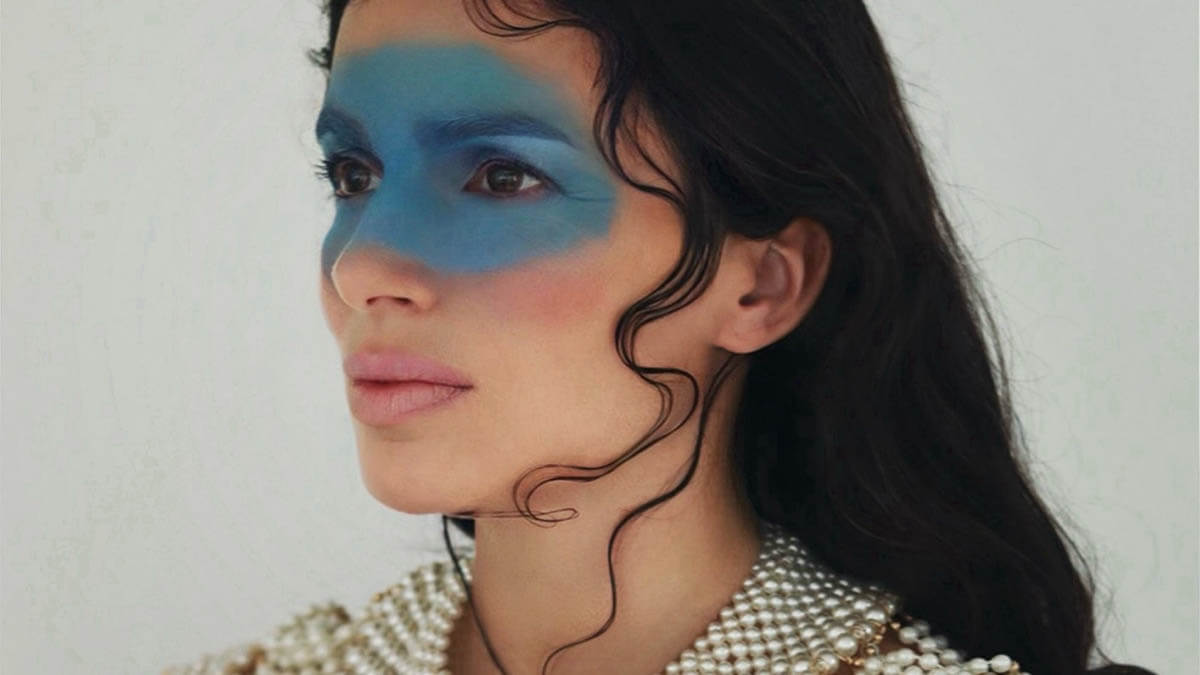 ヤエル・ナイム、新たな章の幕開けを告げるニューシングル「Multicolor」をリリース！