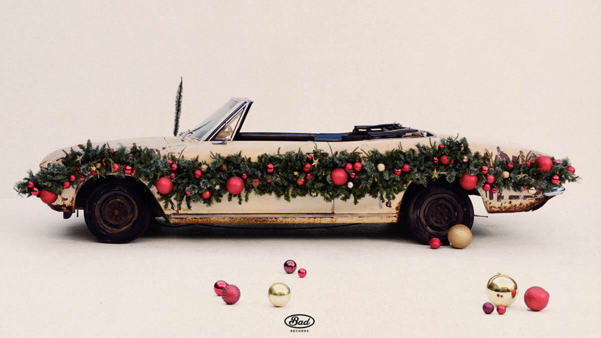 ブライアン・アダムス、多くのゲストを迎えた新たなホリデーソング「California Christmas」をリリース