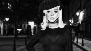 クリスティーナ・アギレラ、ライヴ・アルバム『Christmas in Paris (Live from the Eiffel Tower)』全曲のリリック・ビデオを公開