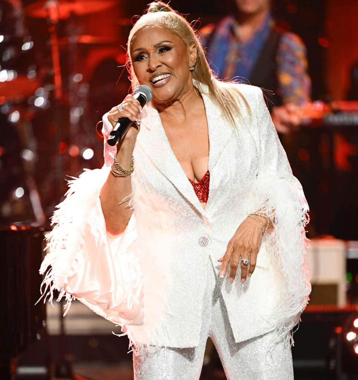 Image: Instagram(@darlenelovesings)