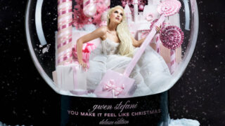 グウェン・ステファニー、Amazonプライム『なんて楽しいクリスマス！』主題歌「Shake the Snow Globe」のミュージック・ビデオを公開