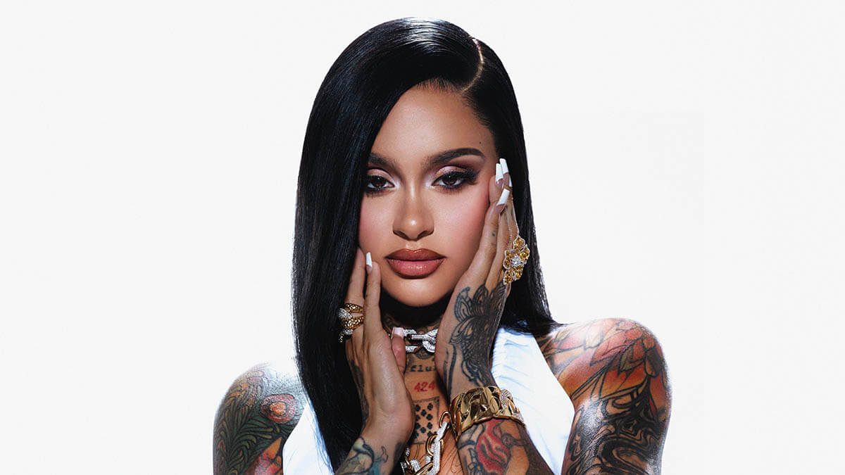 ケラーニ、先月リリースした新曲「Out the Window」のミュージック・ビデオを公開