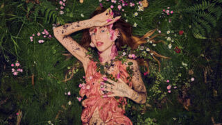 ピーチPRC、2026年3月にデビュー・アルバム『PORCELAIN』をリリース!先行曲「Out Loud」のヴィジュアライザー・ビデオも公開