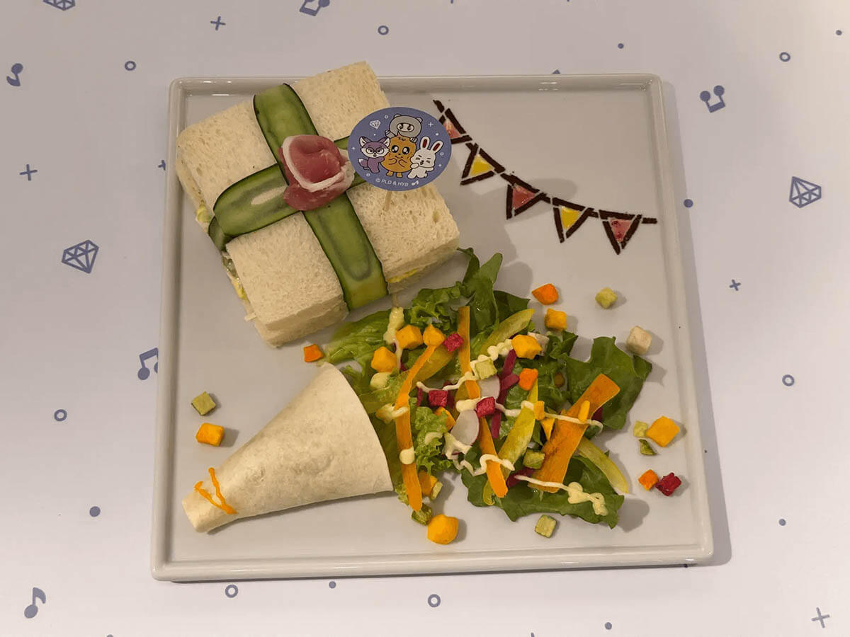 「Happy Box Plate」 (P)&(C) PLEDIS Entertainment