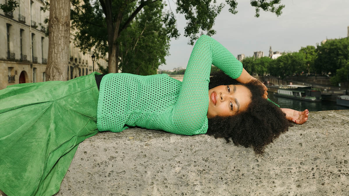 ジョヤ・モーイ、新曲「Lookalike」をリリース！リリック・ビデオも公開