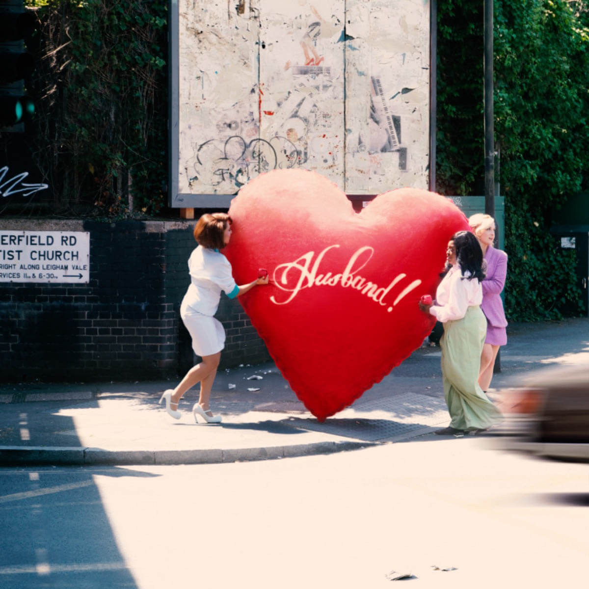 【全英シングルチャート】レイ、「WHERE IS MY HUSBAND!」で自身2曲目の首位を獲得