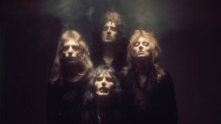 クイーンの歴史的名盤『オペラ座の夜』発売50周年を記念してBlu-rayオーディオのリリースが決定