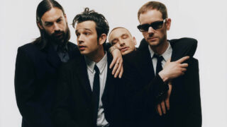 The 1975、『君が寝てる姿が好きなんだ。なぜなら君はとても美しいのにそれに全く気がついていないから。』10周年記念リリースのピンク・カラー・ヴァイナル2LPが2/27に発売決定