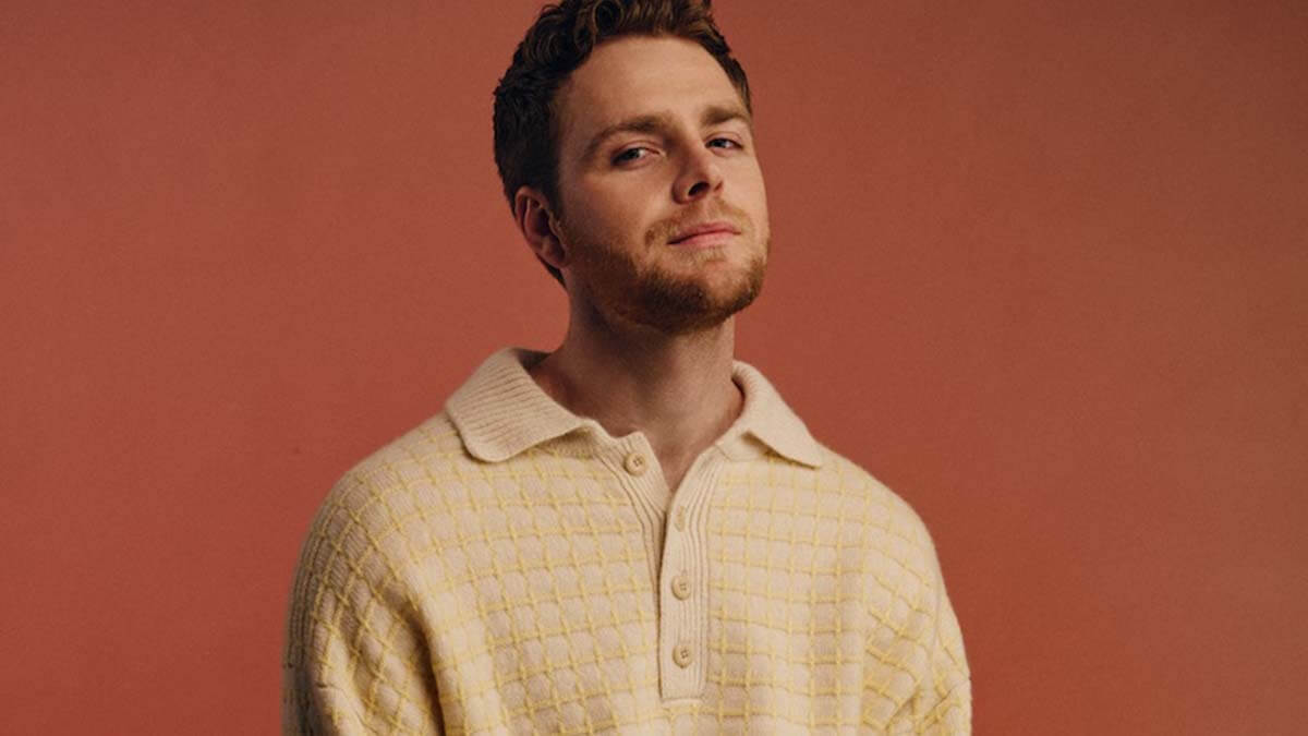 来日も決定!アレックス・ウォーレン、新章を告げるシングル「FEVER DREAM」リリース!