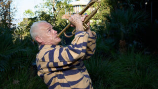 先日の来日プロモーションで多くのファンを魅了したフリー、初のソロ・アルバム『Honora』から「Thinkin Bout You」のヴィジュアライザー・ビデオを公開