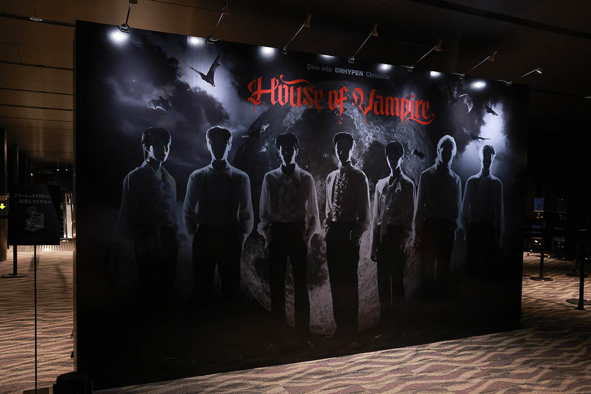 フラッシュ撮影で全く異なるビジュアルが写るフォトスポット