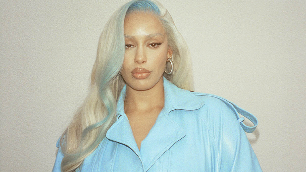 ジョルジャ・スミス、デビュー10周年を祝って未公開の新曲「Don't Leave」をリリース