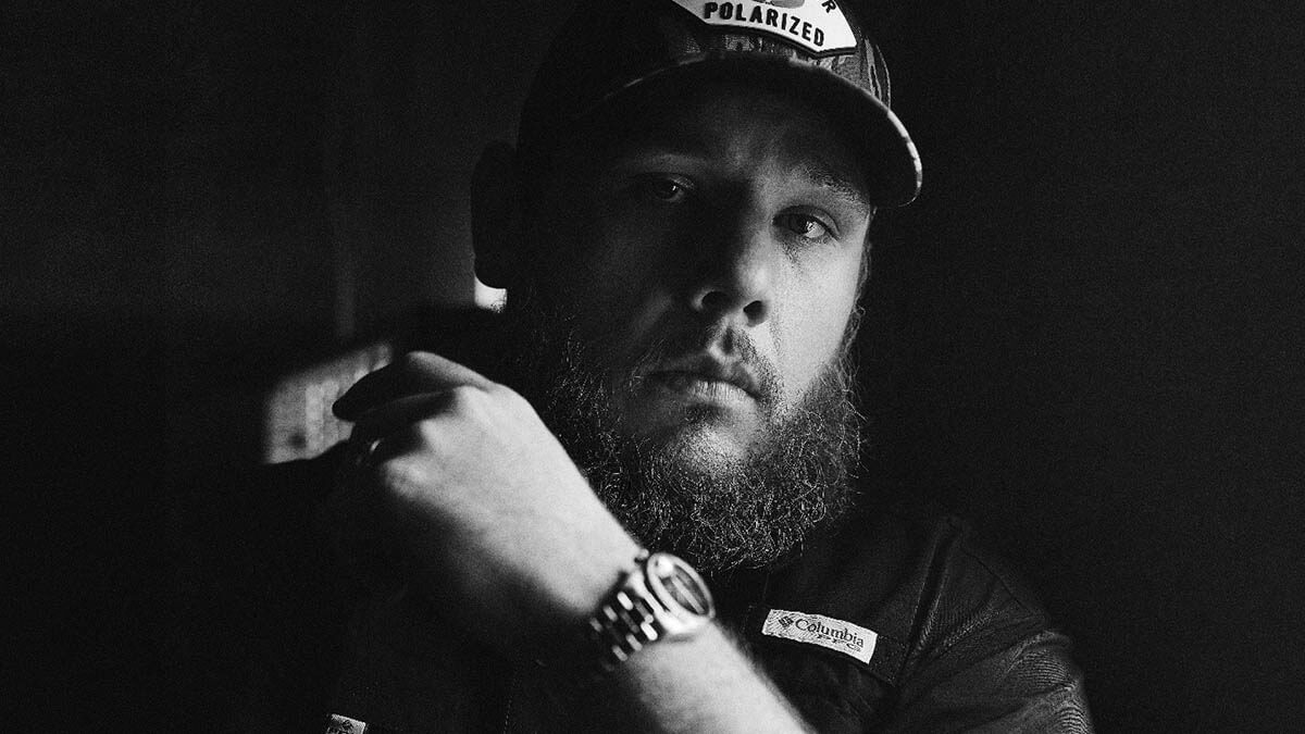 ルーク・コムズ、3/20(金)リリース新作アルバム『The Way I Am』から新曲「Be By You」のリリック・ビデオを公開