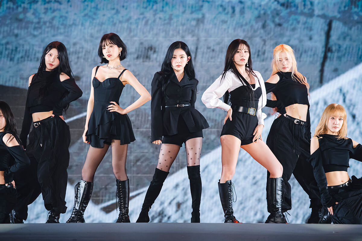 Red Velvet (JOY & IRENE & SEULGI) (C) 田中聖太郎写真事務所