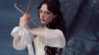 ホリー・ハンバーストーン、新作アルバム『Cruel World』をリリース！「Beauty Pageant」のミュージック・ビデオも公開