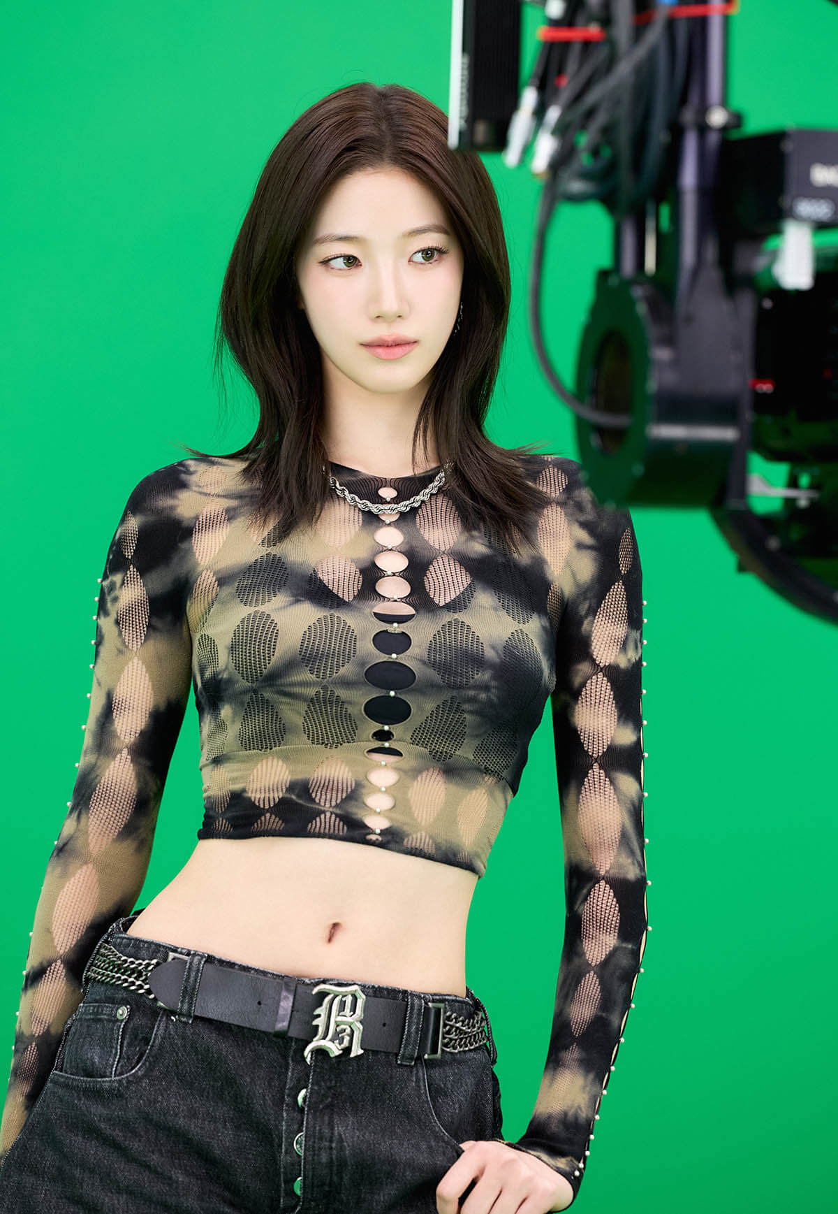 KAZUHA　(C) HYBE JAPAN ／ (P)&(C) SOURCE MUSIC