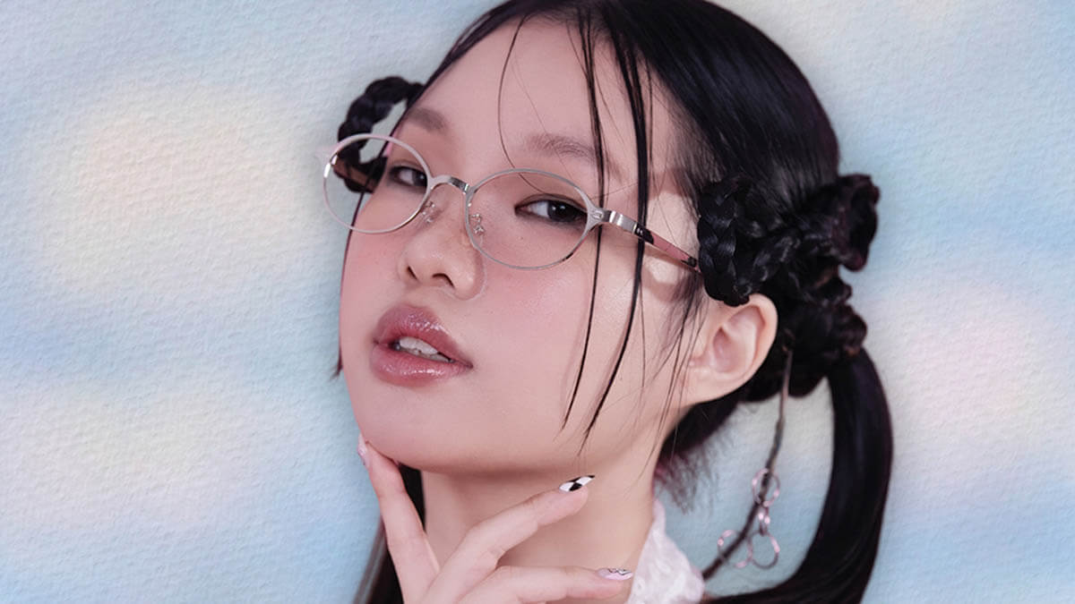 新星Z世代の恋愛詩人レジーナ・ソング、新曲「Your Charm」で“恋の違和感”と個性の魅力をポップに表現