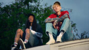 mgk、夏の訪れを感じさせるウィズ・カリファとの新曲「girl next door」のミュージック・ビデオを公開