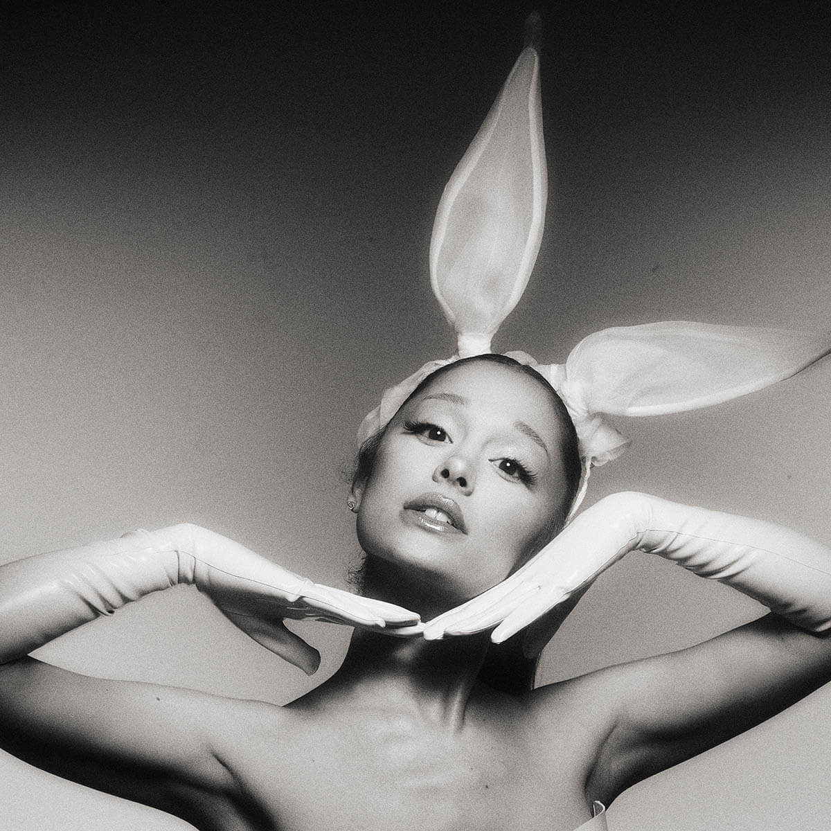 アリアナ・グランデ、『Dangerous Woman』10周年記念盤アルバムがデジタルリリース!未配信曲「Knew Better Part Two」収録