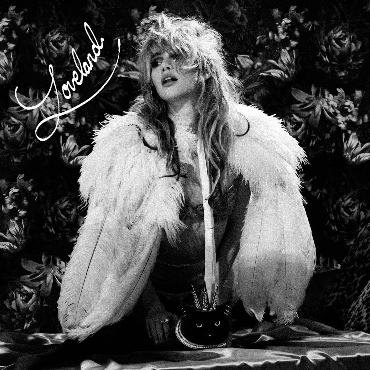 Suki Waterhouse『Loveland』