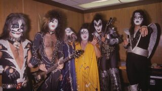KISSの歴史的ライヴ50周年を記念した『デストロイズ・アナハイム '76』発売決定。一般向け発売は今回が初
